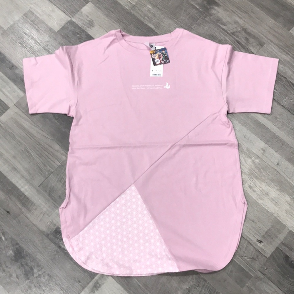 Demon slayer Kimetunoyaiba pink💖💕NWT this is not sold in usa imported uniqulo